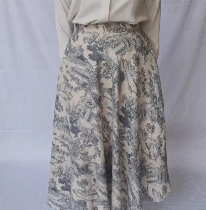 دامن خامه دوزی|لباس|ری, دولتآباد|دیوار