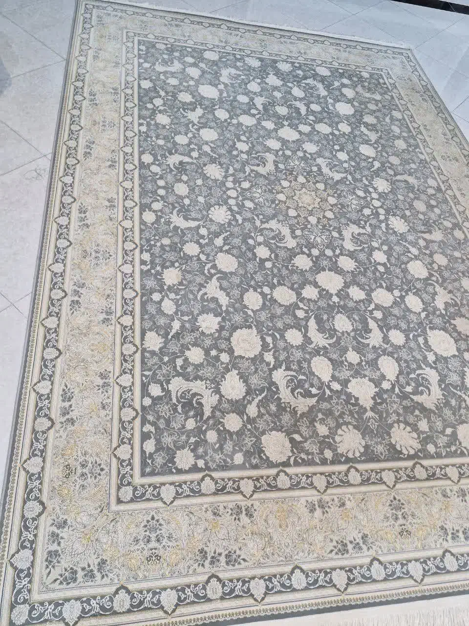 چهار عددفرش ۹متری ویک عدد ۶متری طوسی۱۵۰۰شانه اصلی|فرش|کرمانشاه, |دیوار