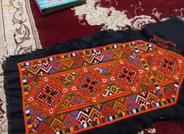 زیح پنج و شیش گل|لباس|خاش, |دیوار