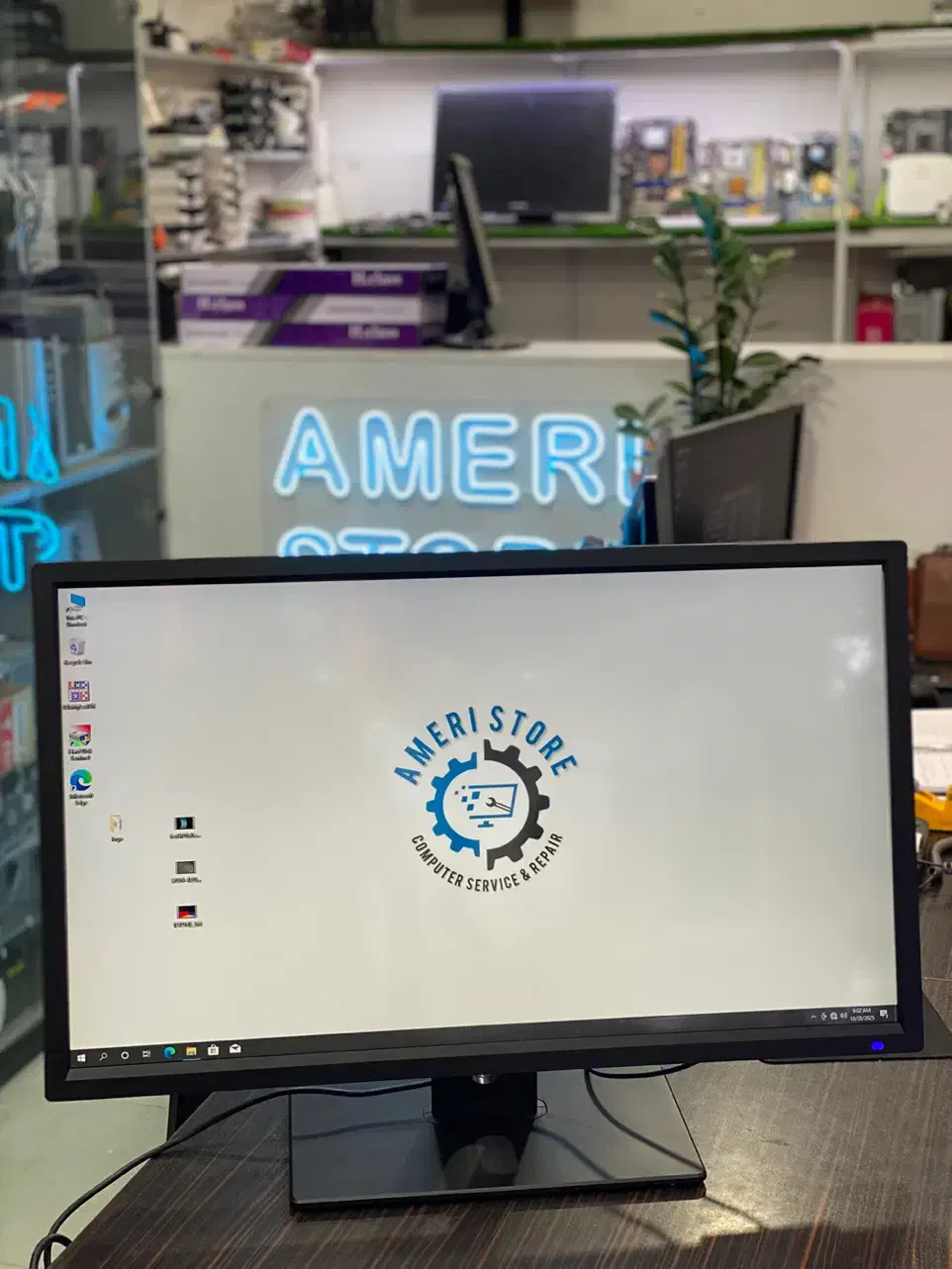 مانیتور 32 اینچ برند آمریکایی|قطعات و لوازم جانبی رایانه|سبزوار, نواب صفوی|دیوار