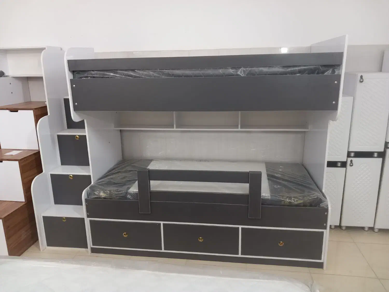 تخت دوطبقه|تخت و سرویس خواب|اصفهان, باغ فدک|دیوار