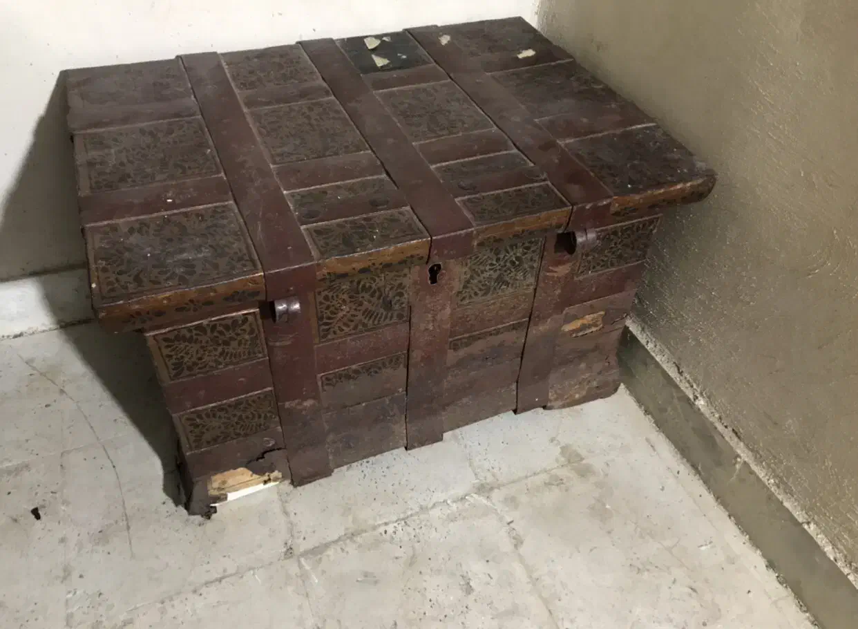 صندوق قدیمی عتیقه روسی سنگین|کلکسیون اشیاء عتیقه|تهران, زرگنده|دیوار