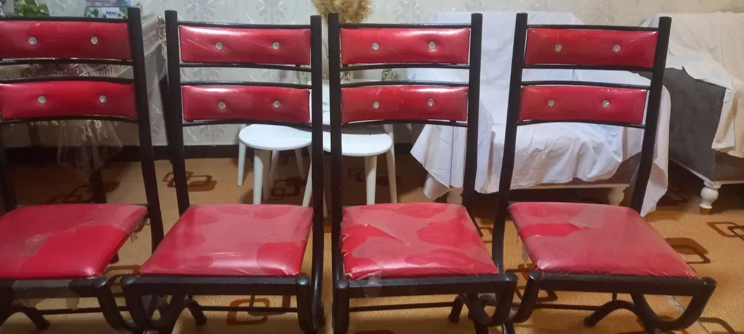 چهارعدد صندلی|میز و صندلی غذاخوری|شهرکرد, |دیوار