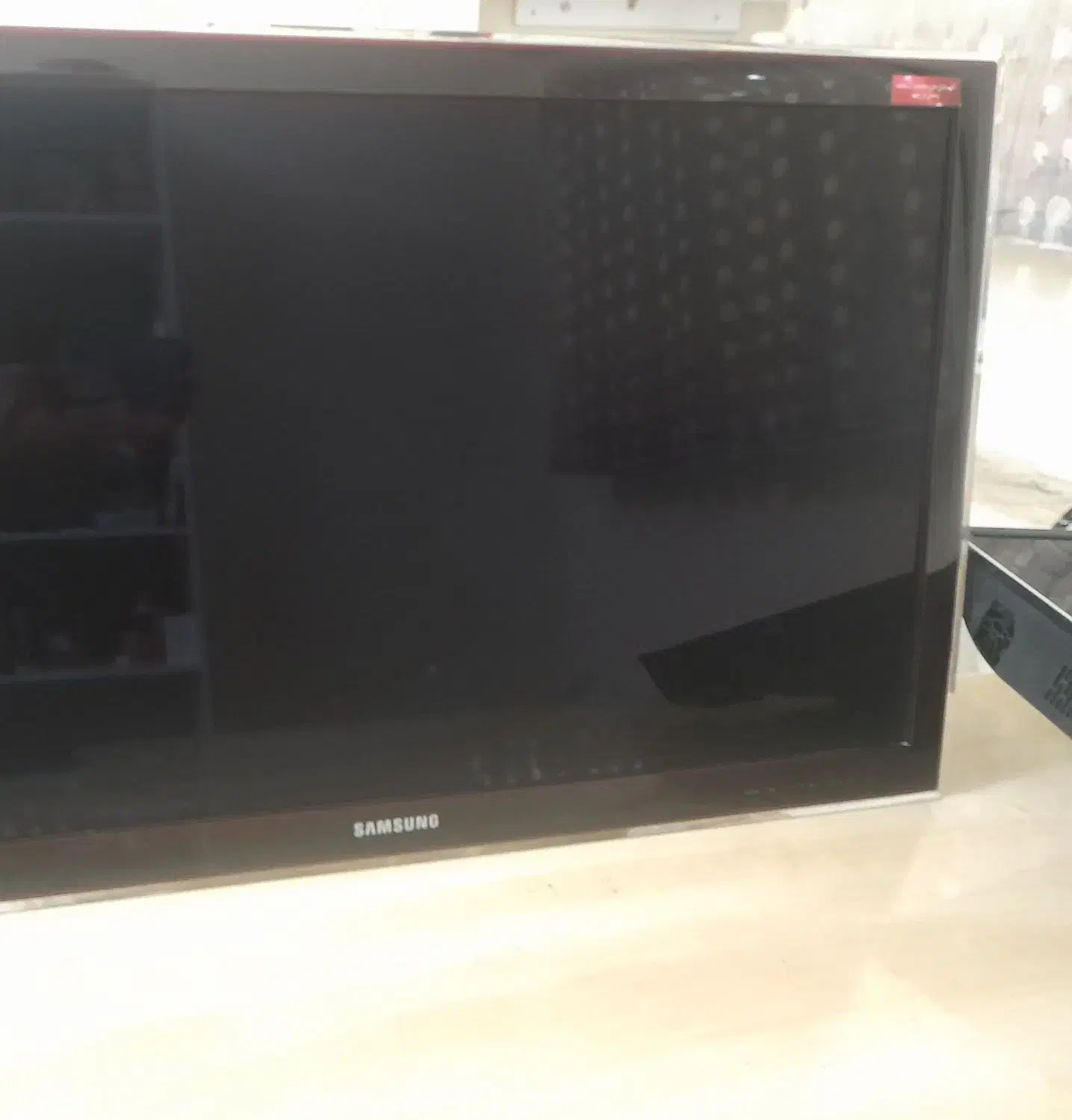 تلویزیون ۴۰ اینچ|تلویزیون و پروژکتور|قم, زنبیل آباد|دیوار