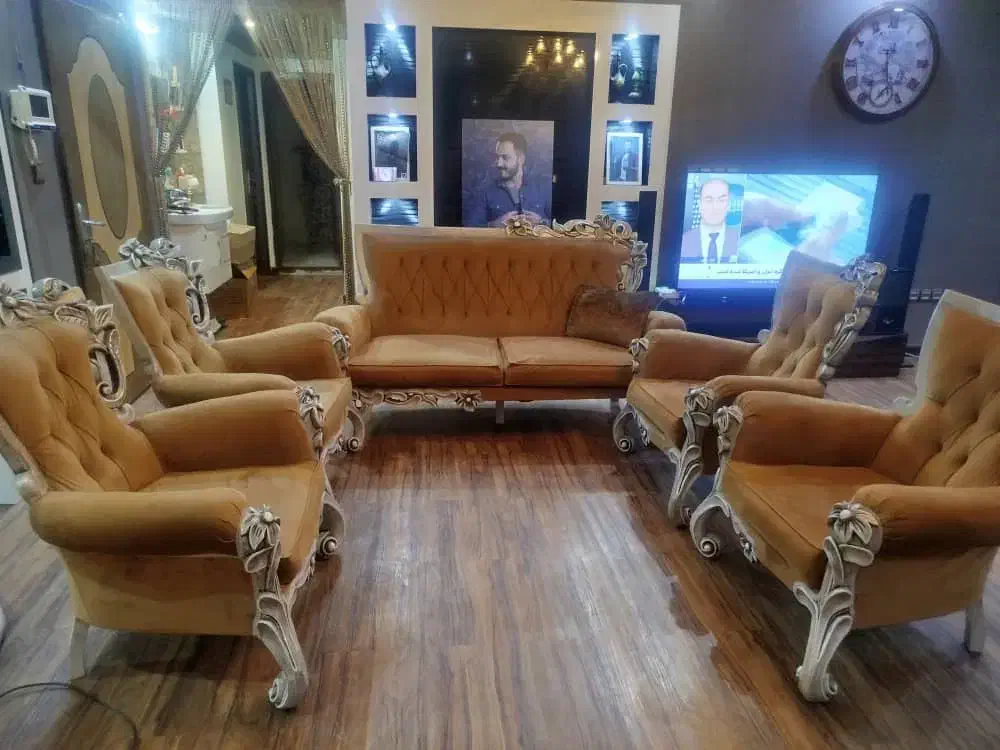 مبل کلاسیک درحدنو|مبلمان خانگی و میز عسلی|شاهینشهر, نظامی|دیوار