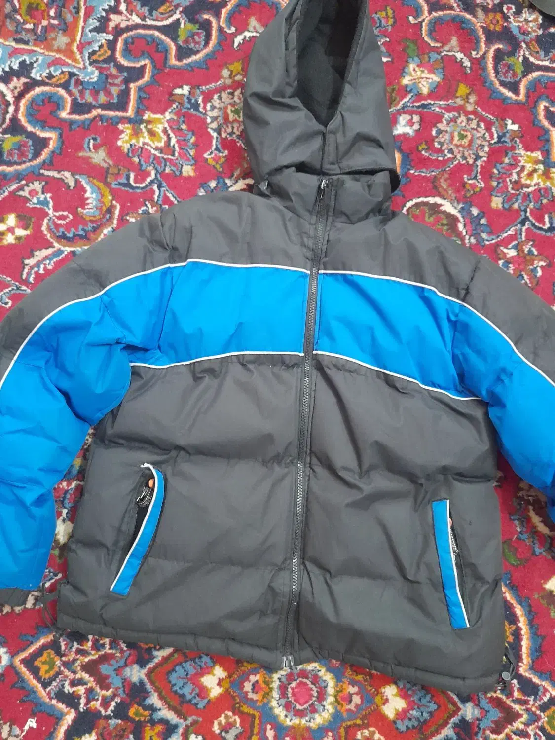 کاپشن|لباس|مشهد, کوه سنگی|دیوار