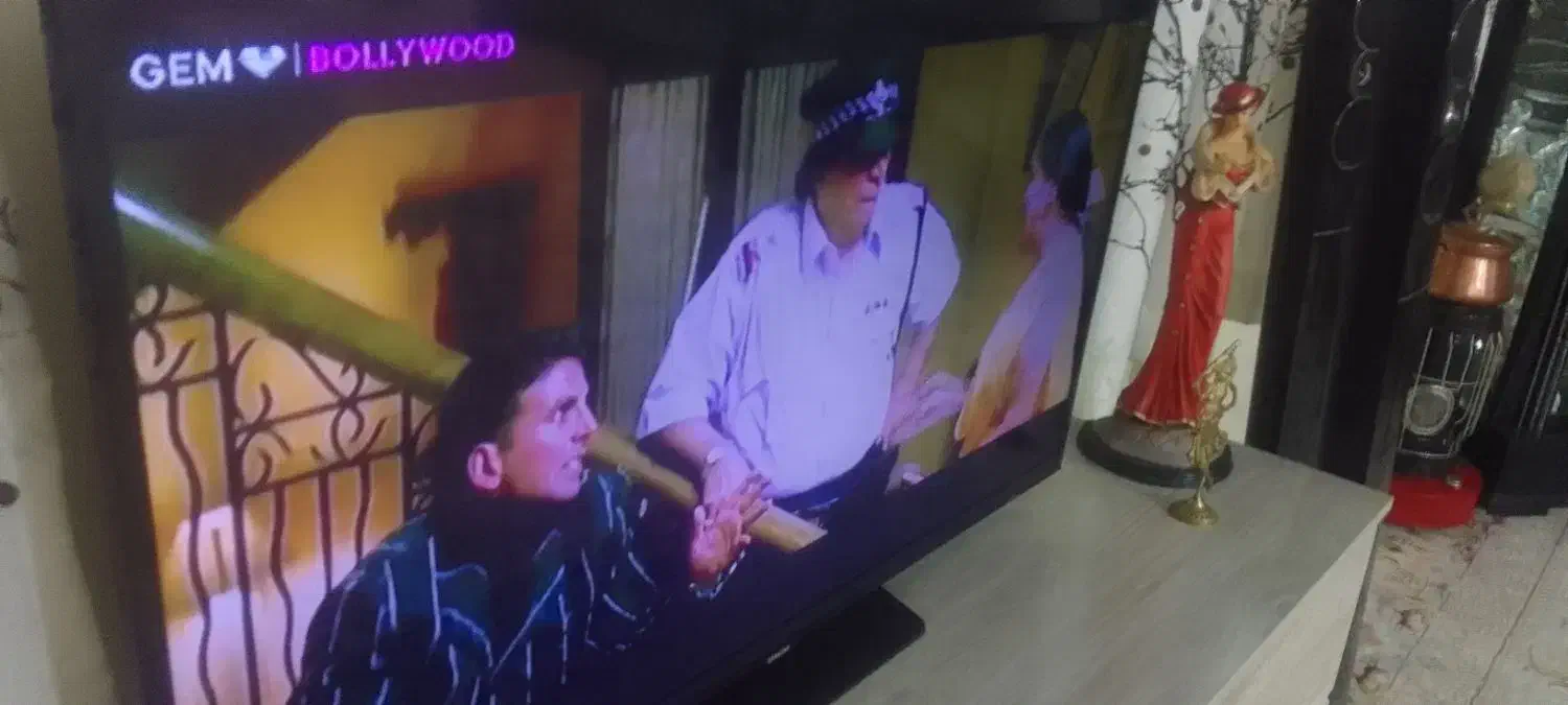 تلویزیون|تلویزیون و پروژکتور|بروجرد, |دیوار