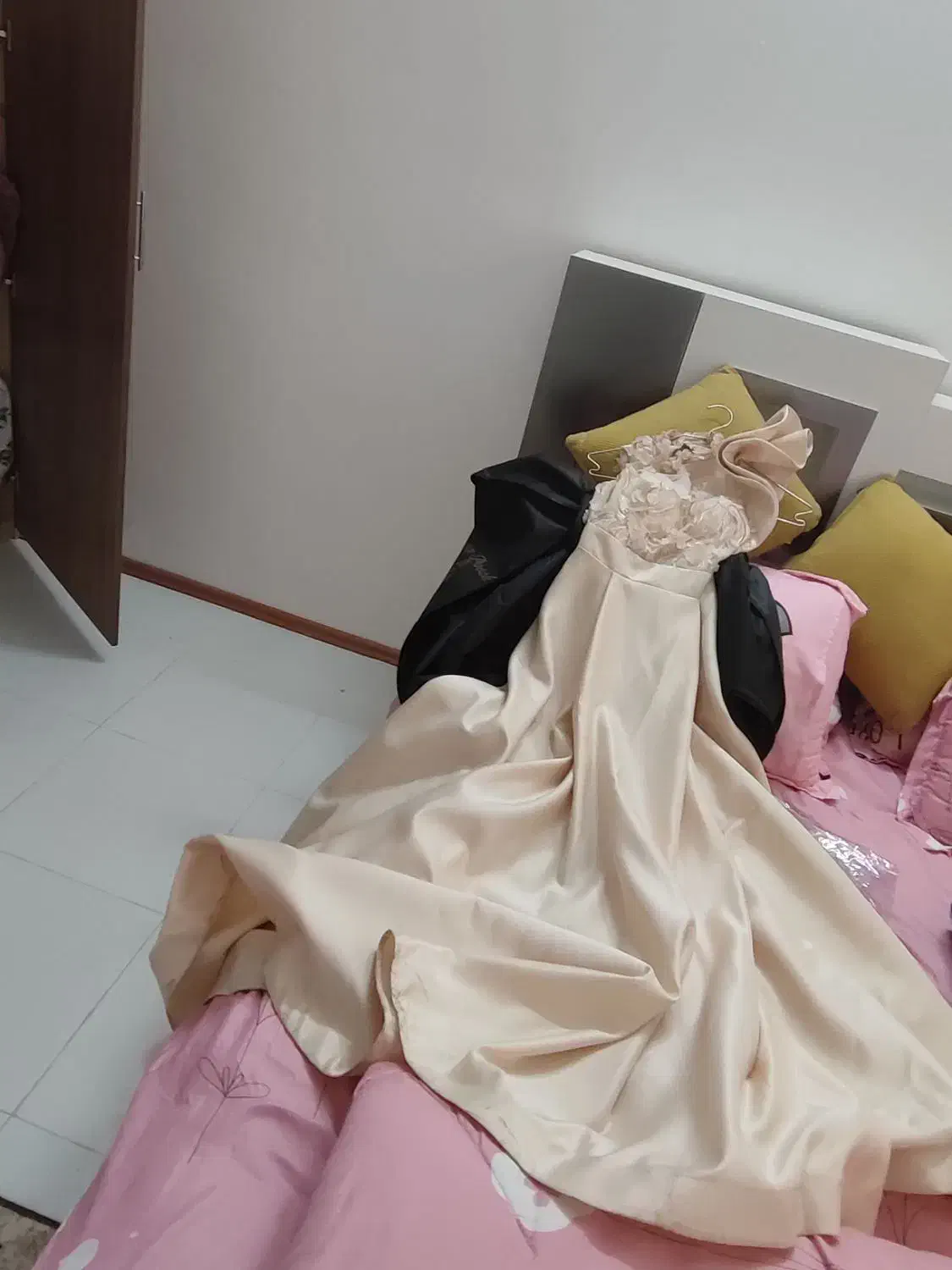 لباس شب و نامزدی|لباس|زبرخان, |دیوار