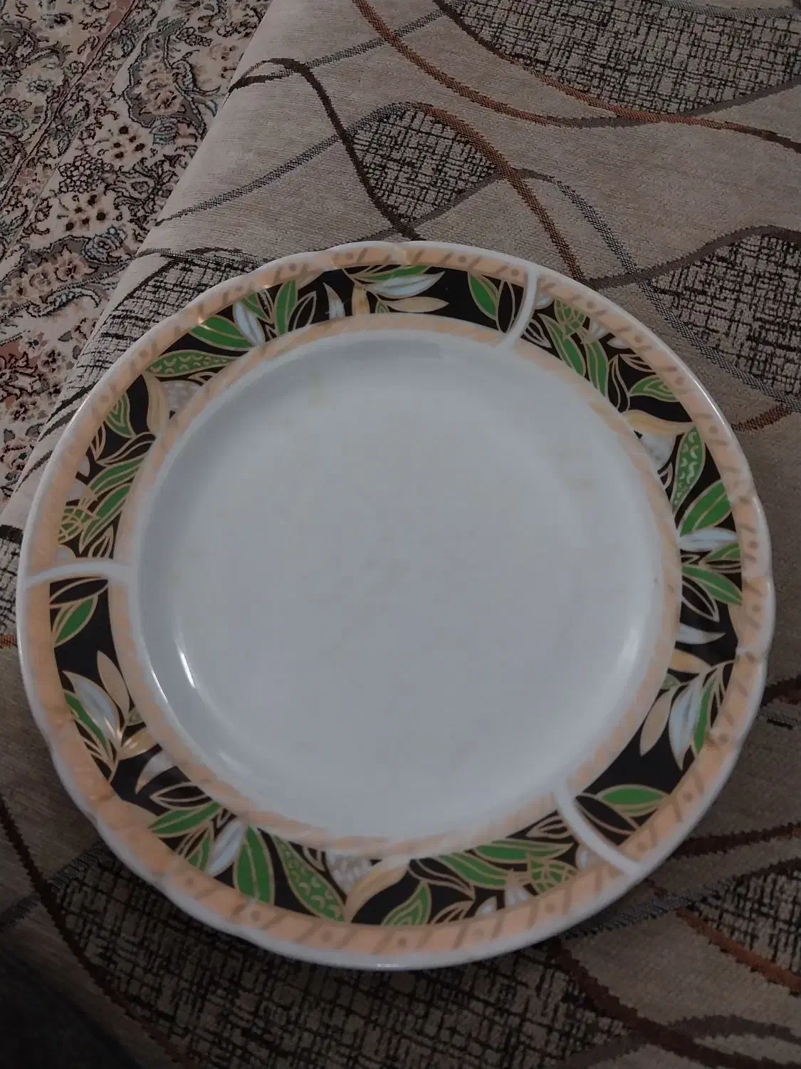 بشقاب چینی و دیس|ظروف سرو و پذیرایی|قم, شاه سید علی|دیوار