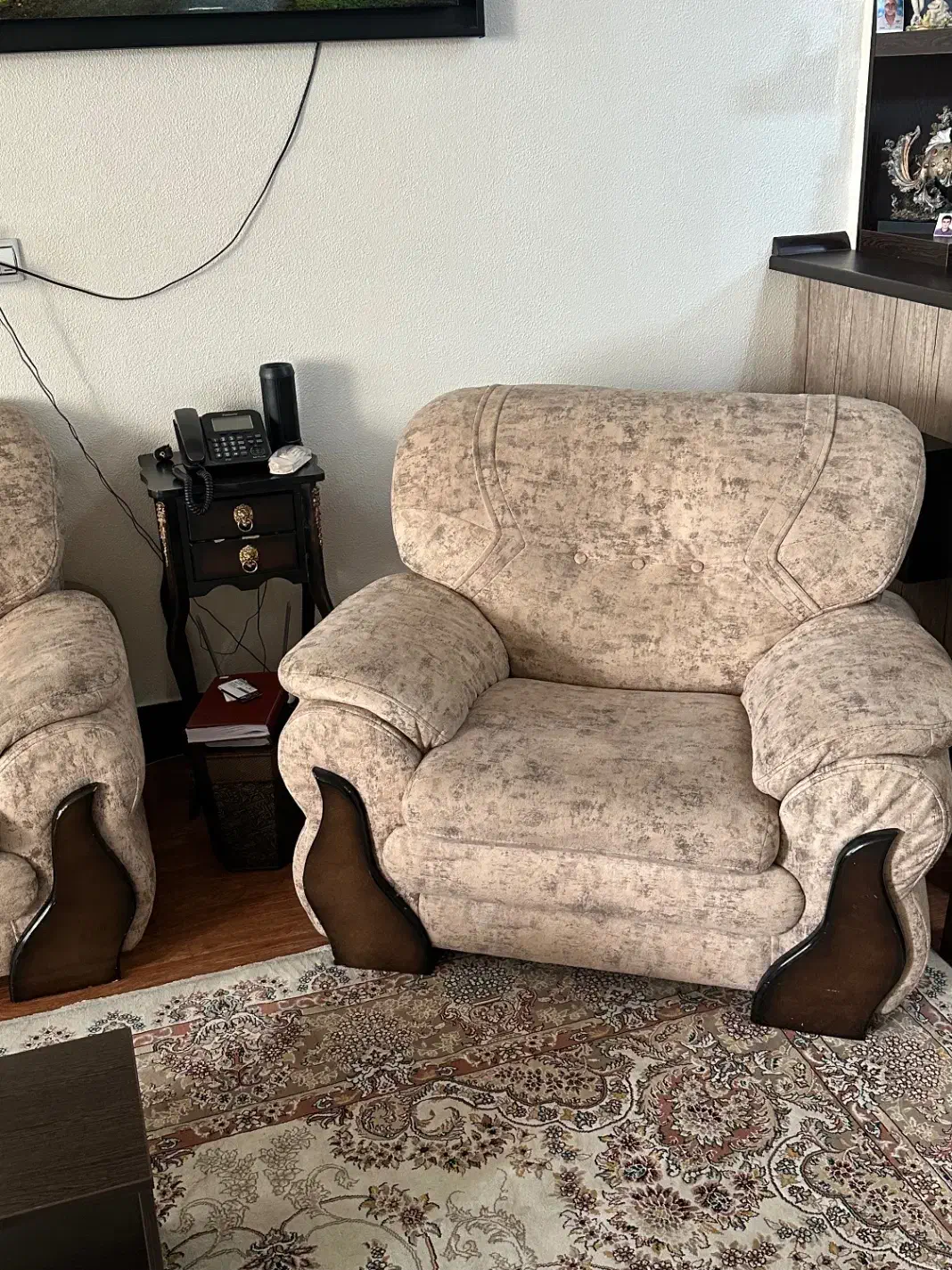 مبل راحتی ۷ نفره + میز وسط|مبلمان خانگی و میز عسلی|شاهین‌شهر, عطار|دیوار