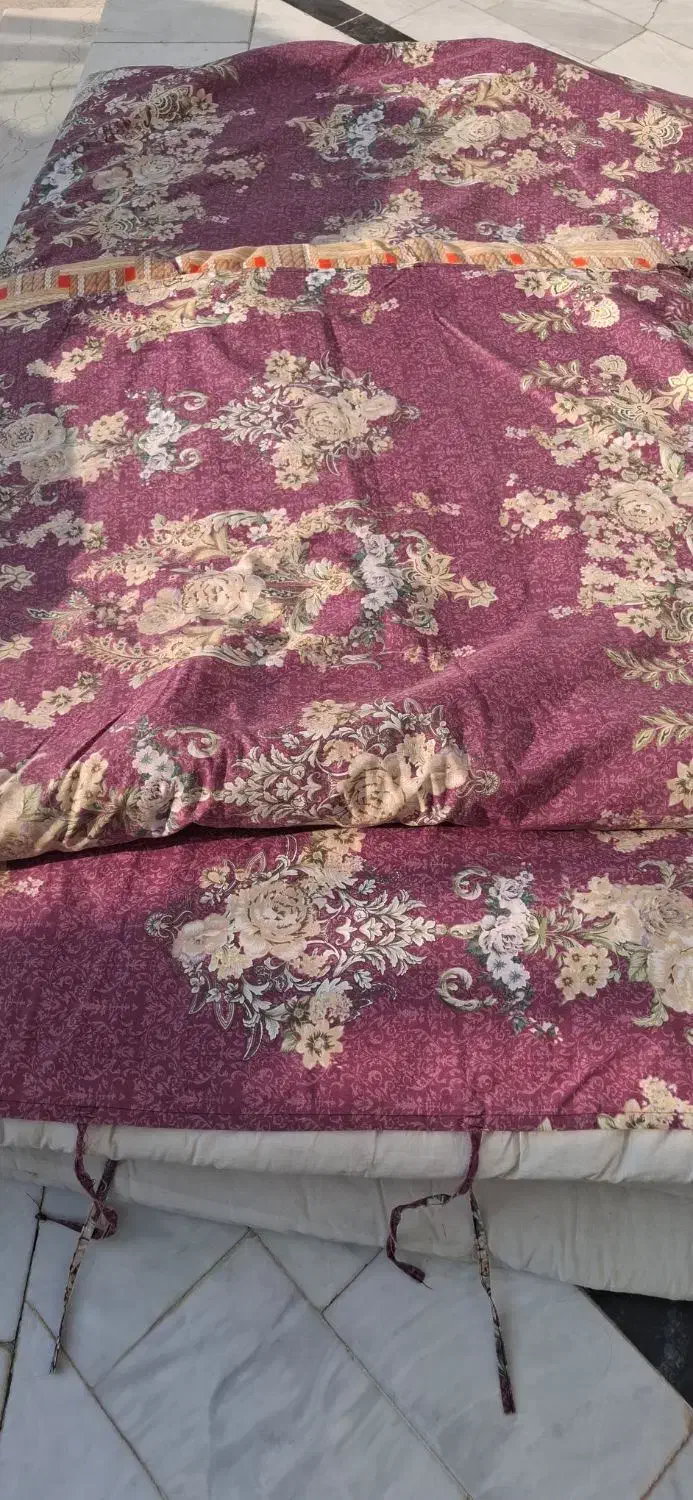 تشک تمیز و در حد نو|رختخواب، بالش، پتو|خمینیشهر, |دیوار