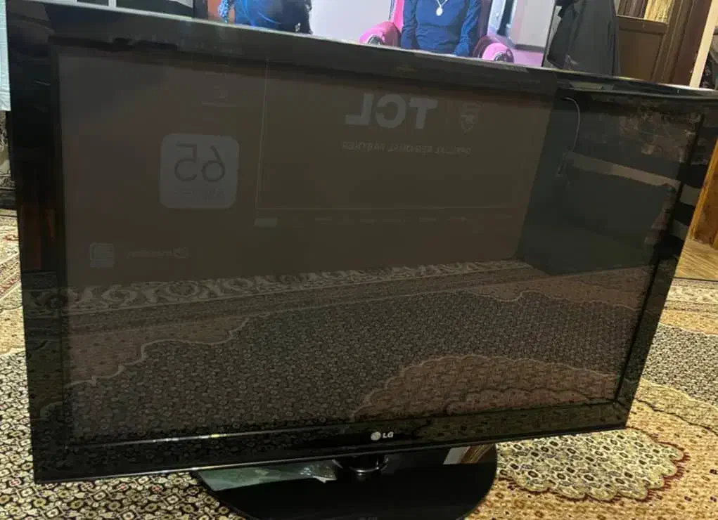 تلویزیون ۴۲ اینچ LCD  LGبسیار تمیز|تلویزیون و پروژکتور|نور, |دیوار