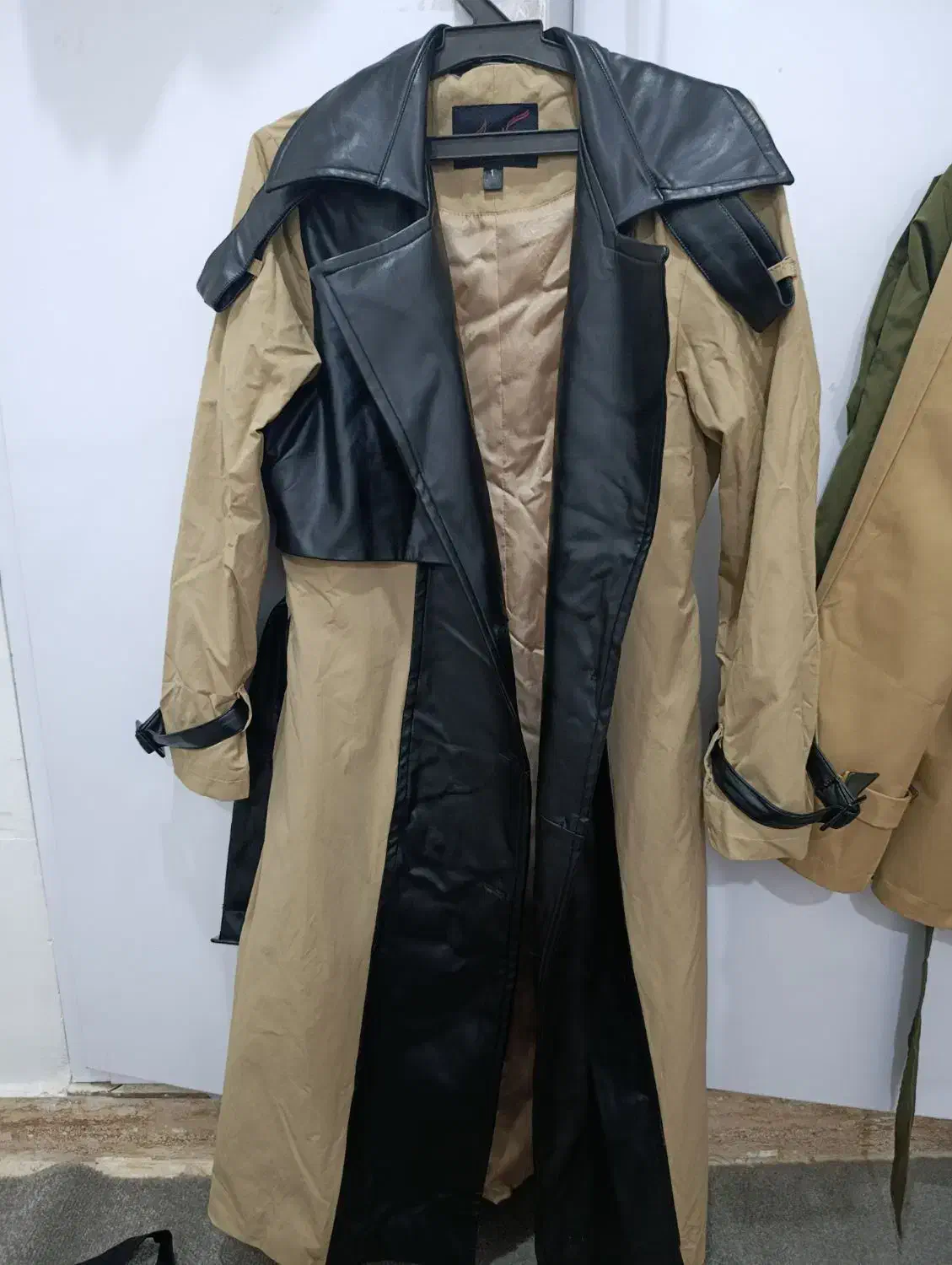 پالتو بلند|لباس|ایذه, |دیوار