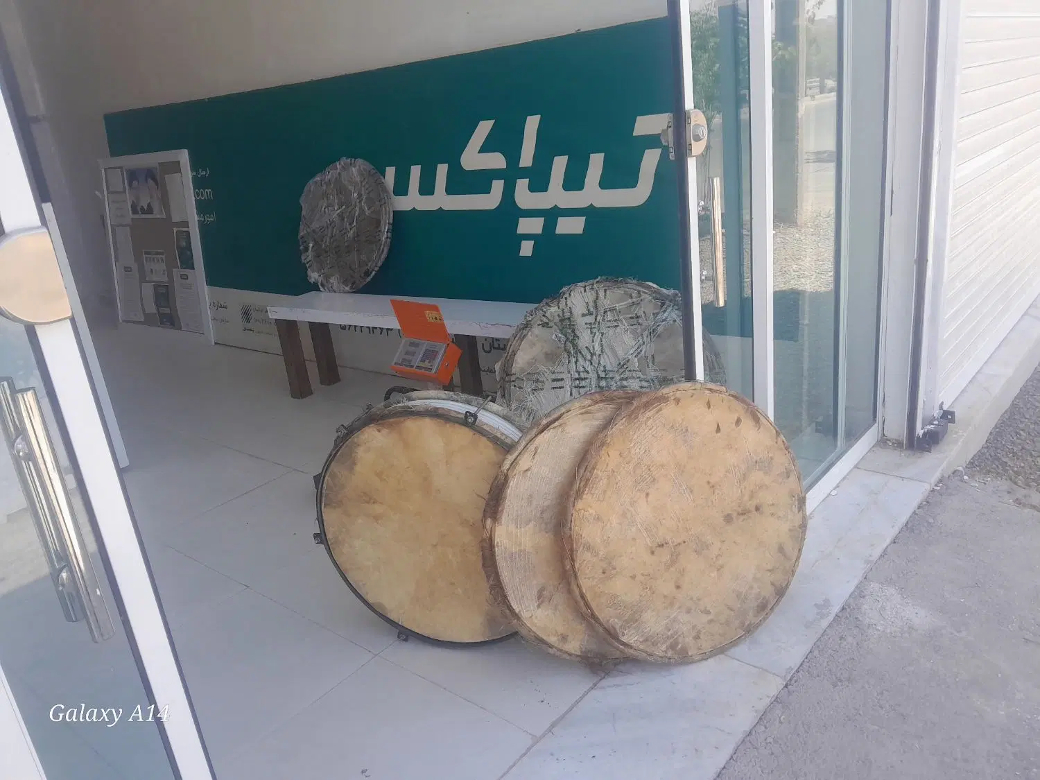 دهل چرمی|سازهای سنتی|رشتخوار, |دیوار