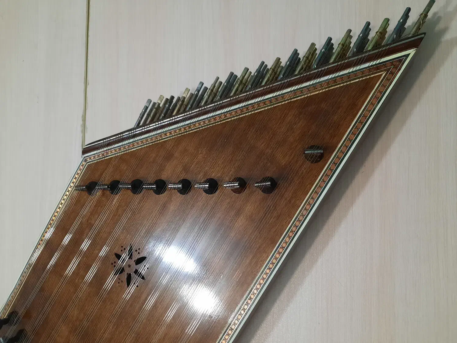 سنتور صادقی|سازهای سنتی|اصفهان, پروین|دیوار