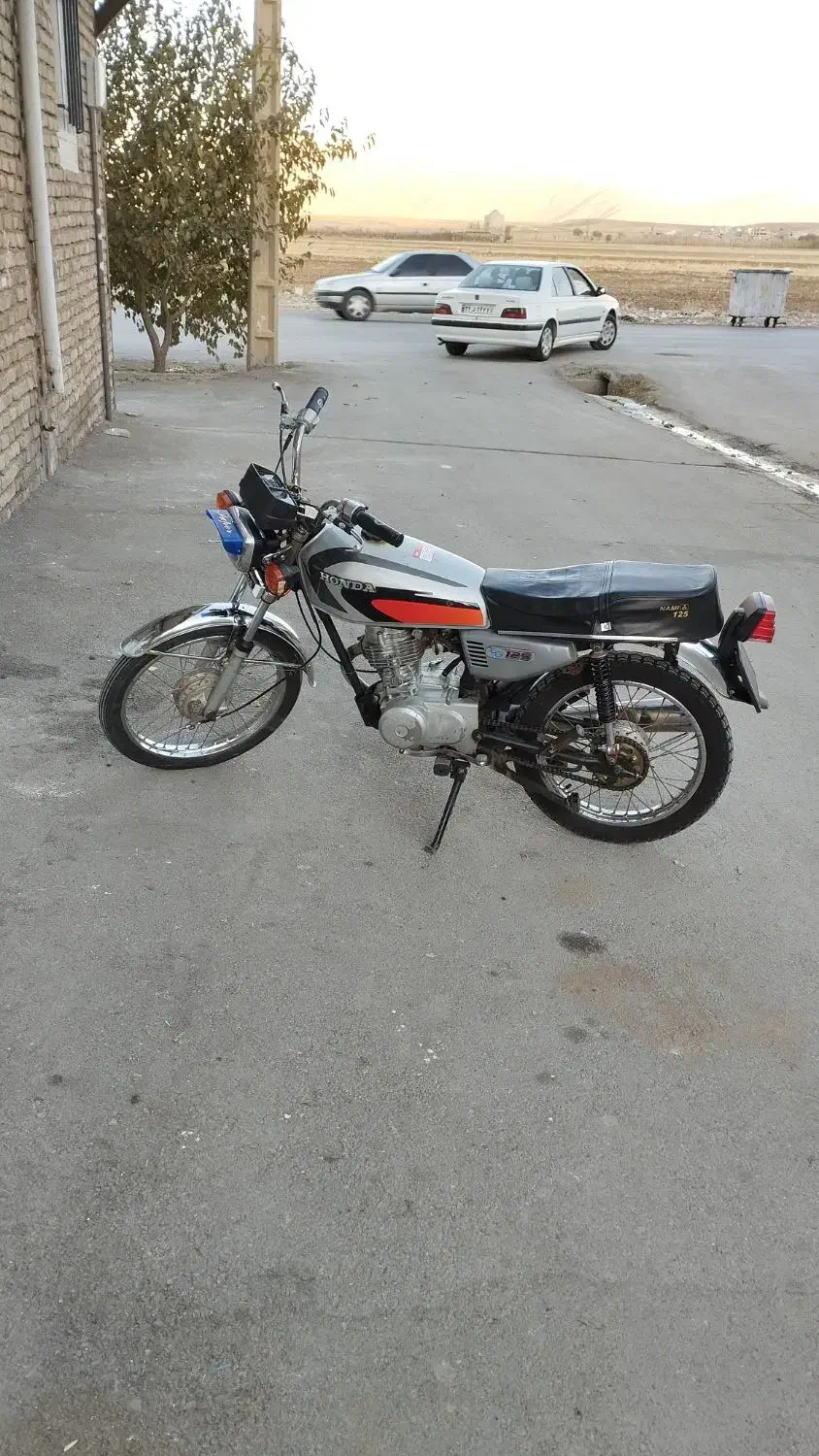 موتور مزایده نقره ای بسیار سالم تمیر|موتورسیکلت|نورآباد, |دیوار