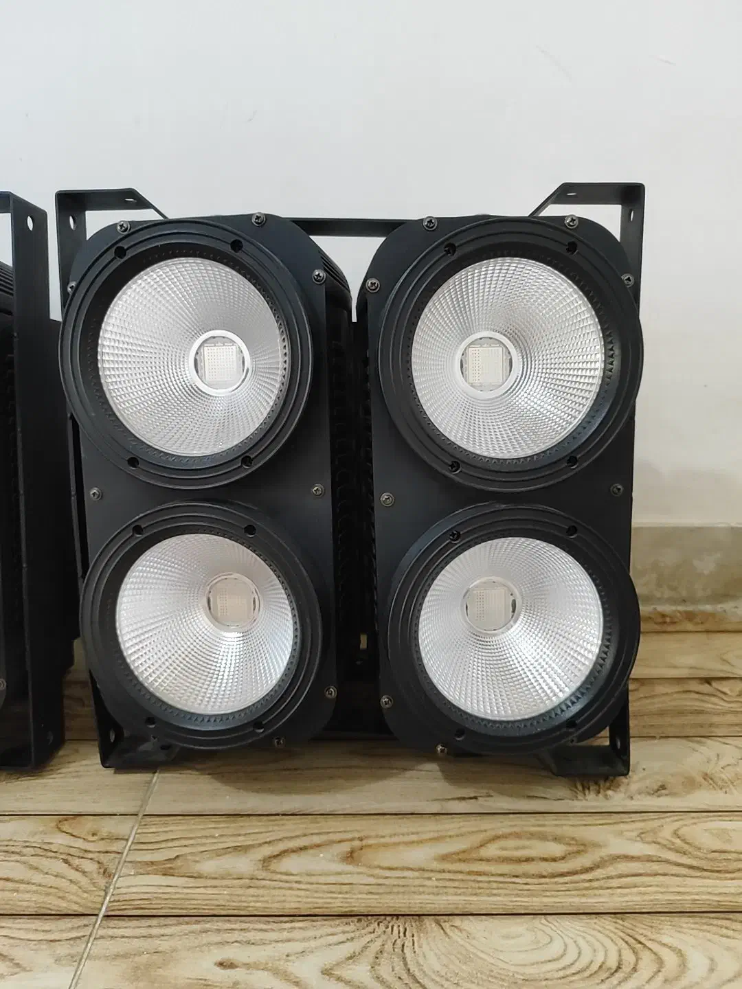 رقص نور ژوپیتر|آلات موسیقی|سقز, |دیوار