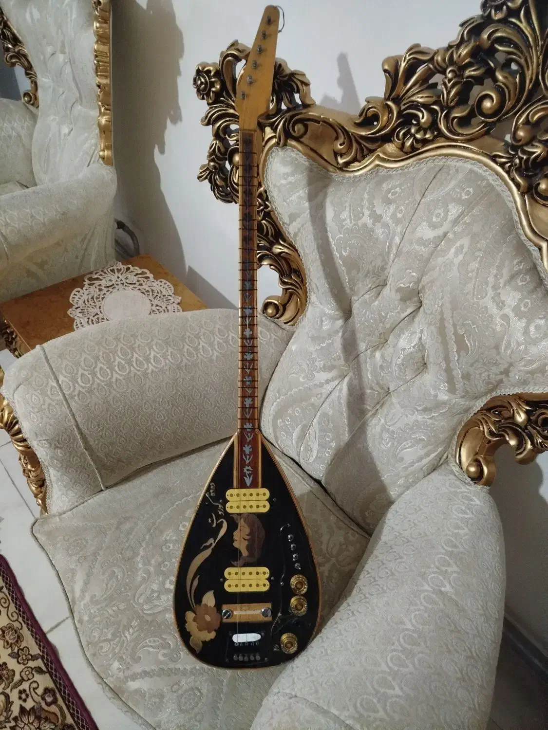 ساز برقی|سازهای سنتی|ارومیه, |دیوار