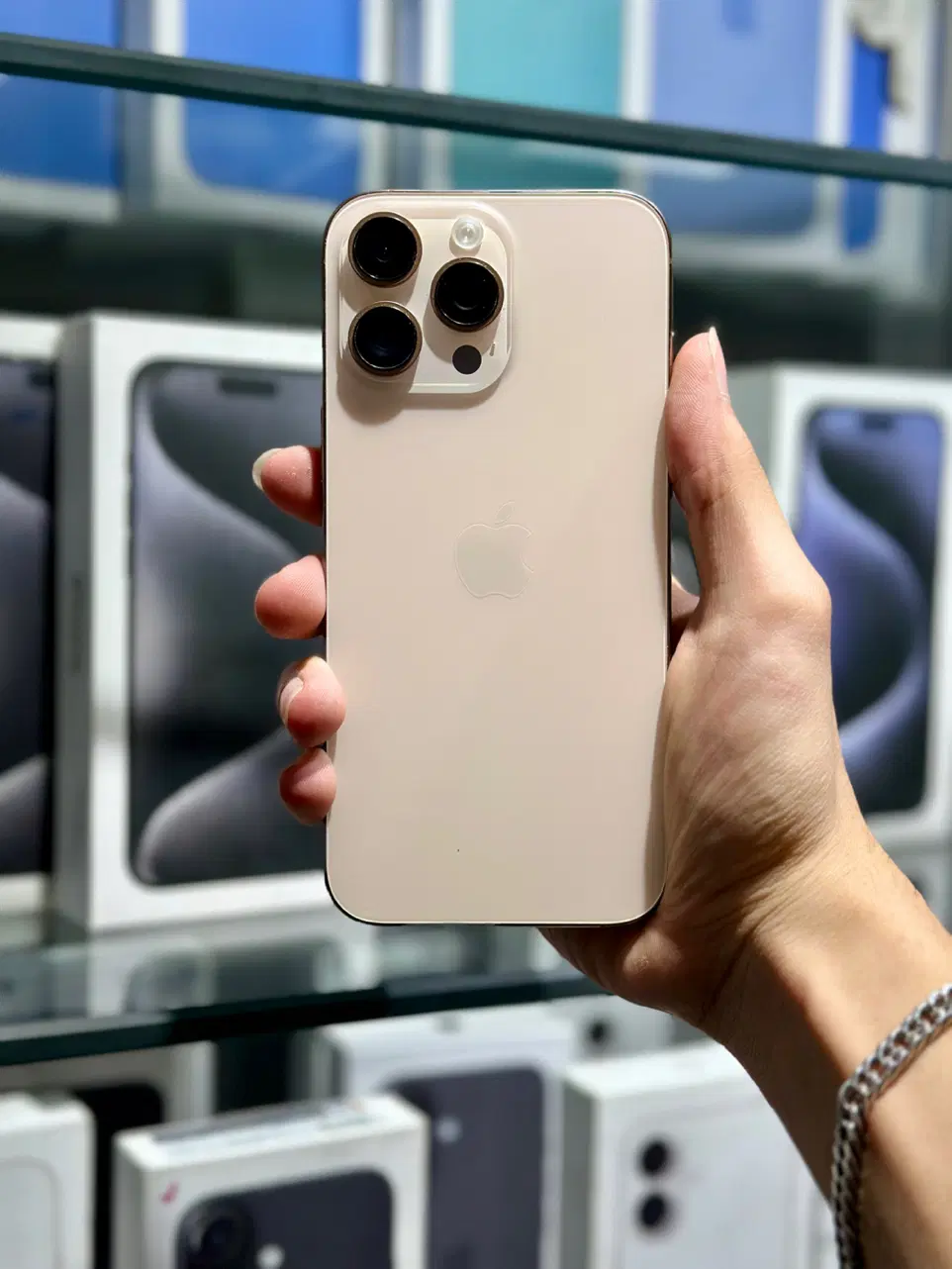 16 پرو مکس / رنگ سال / قیمت استثنایی|موبایل|اصفهان, جلفا|دیوار
