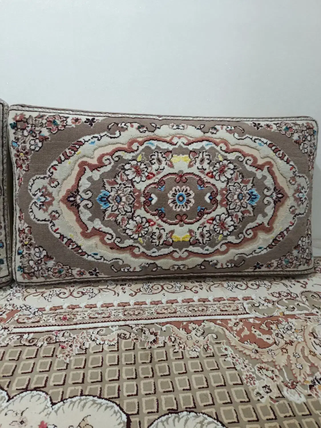 پشتی رنگ کرم|پشتی|گلستان (تهران), |دیوار