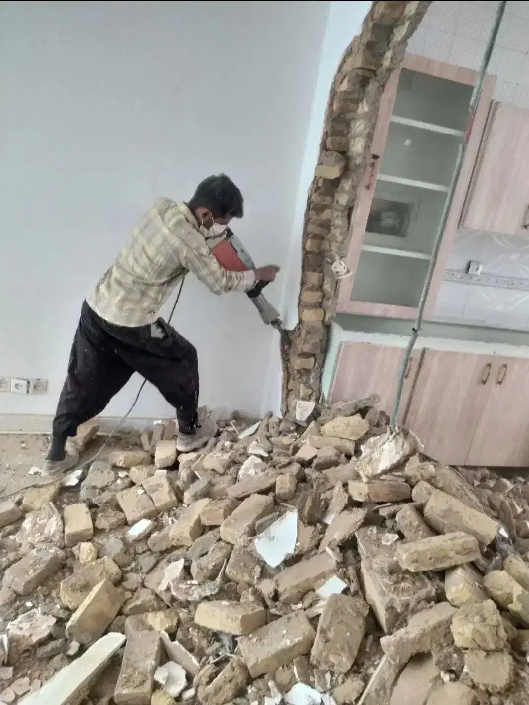 تخریب.کلی وجزعی|خدمات پیشه و مهارت|مهریز, |دیوار