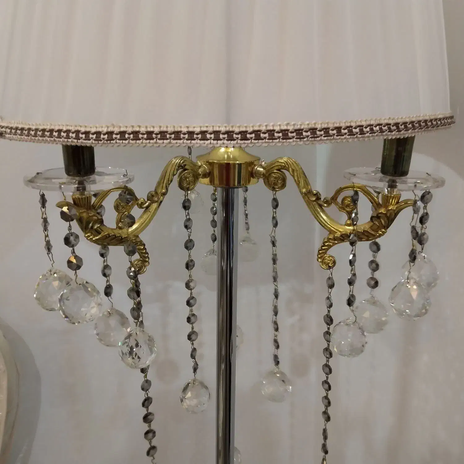 آباژور ایستاده و تعدادی دکوری|چراغ خواب و آباژور|فردیس, قریشی|دیوار