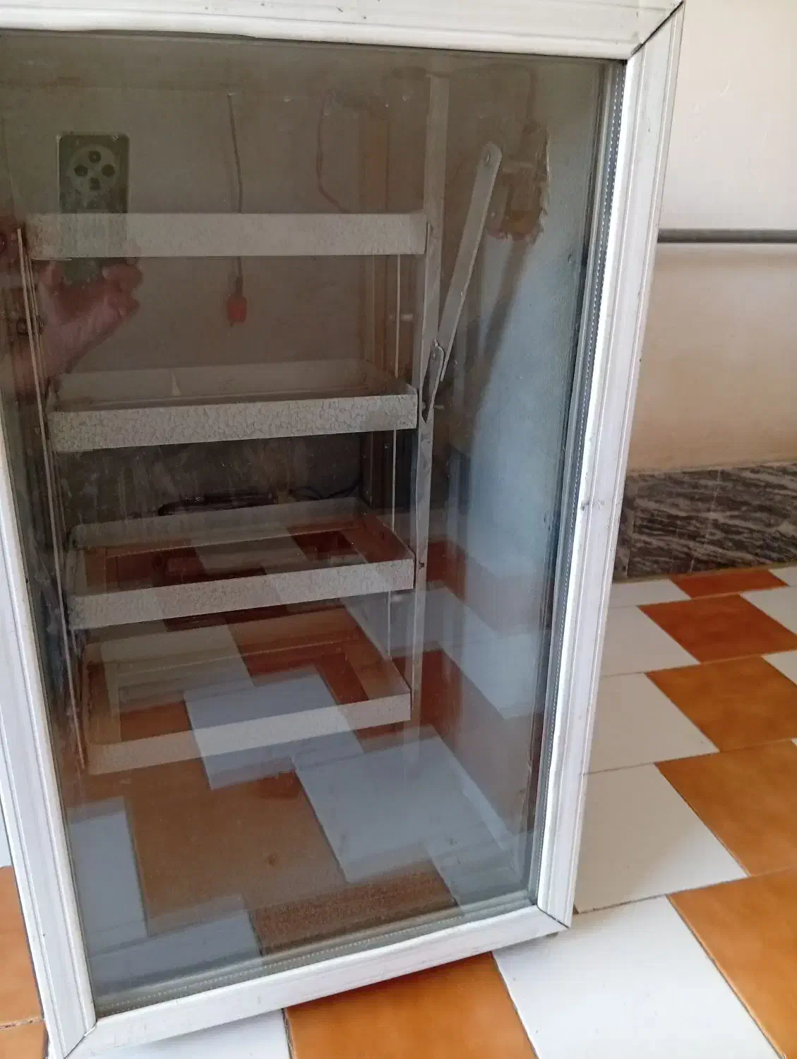 یک عدد دستگاه جوجه کشی خانگی است|لوازم جانبی حیوانات|کرمانشاه, |دیوار