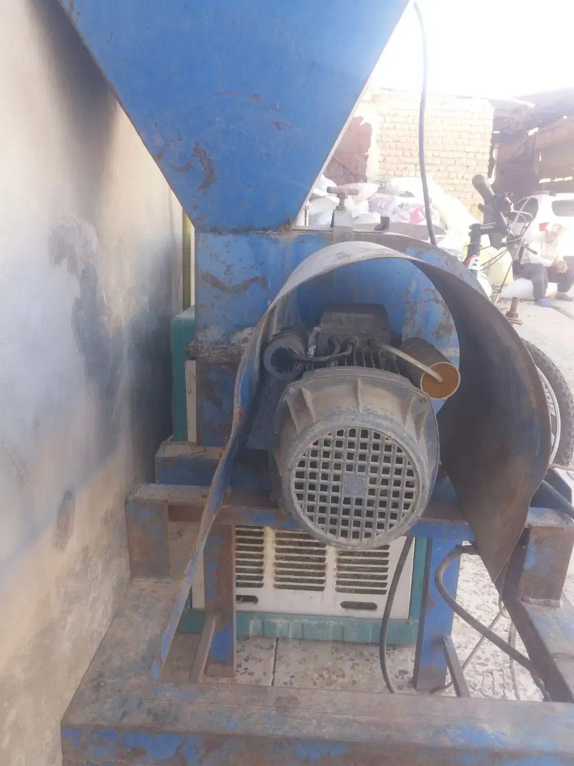 یک دسگاه آسیاب قدیمی باموتور ۳فاز|ماشین‌آلات صنعتی|کوهدشت, |دیوار