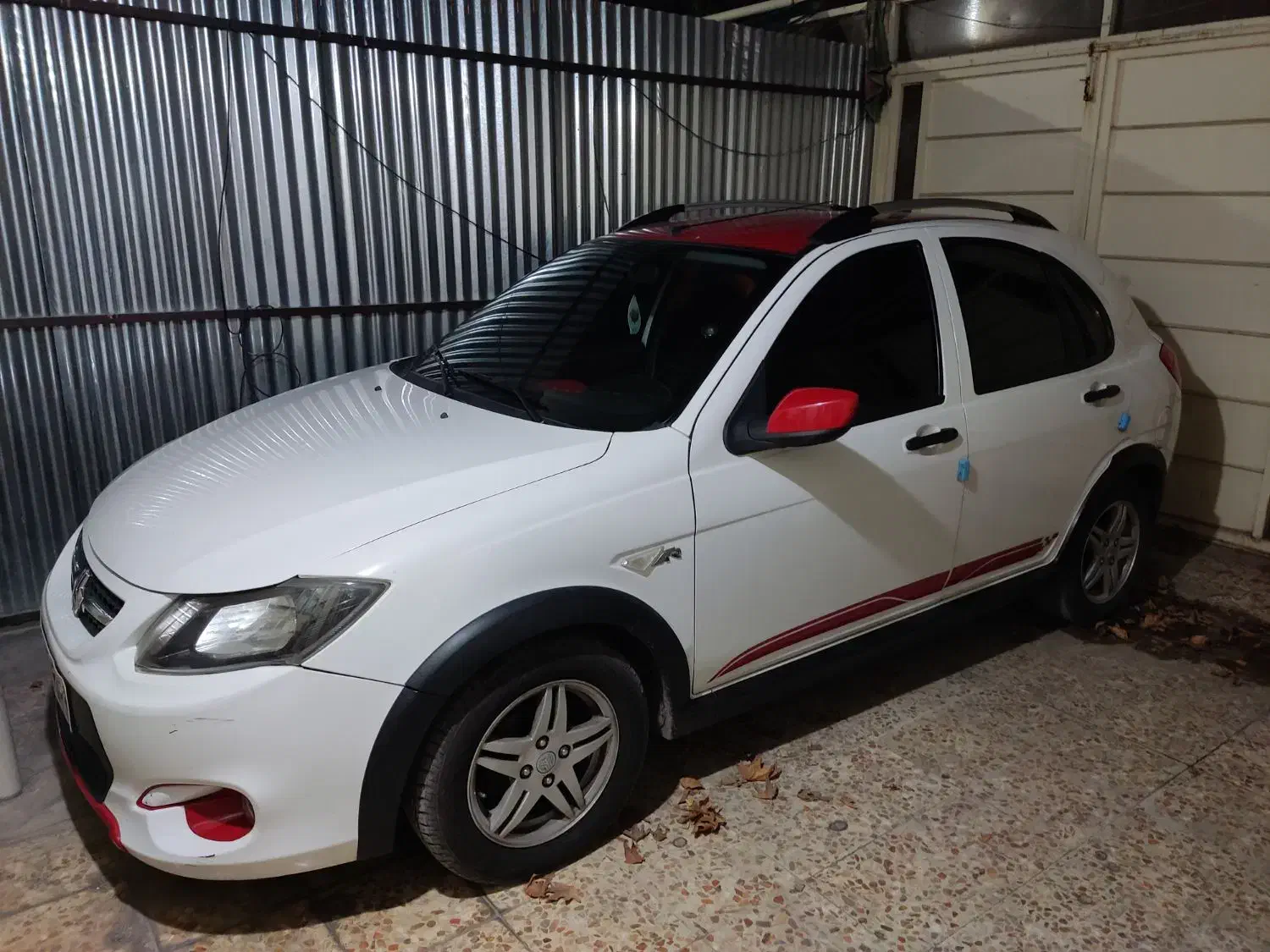 کوییک ار سفید قرمز|خودرو سواری و وانت|خرمآباد, |دیوار