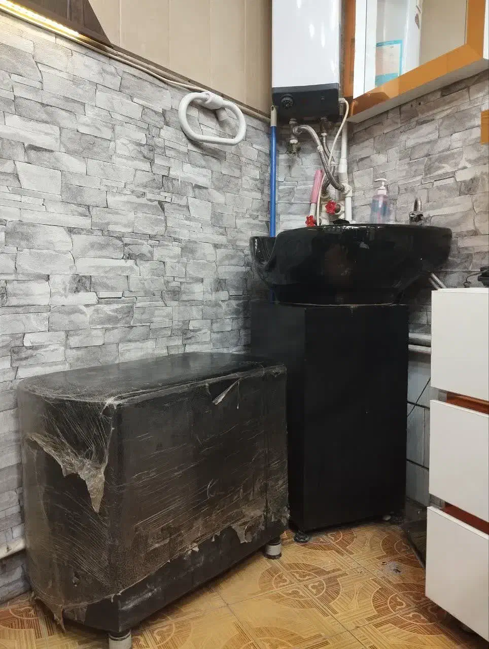 آینه و کنسول آرایشگاه مردانه|آرایشگاه و سالنهای زیبایی|کاشان, بازار کاشان|دیوار