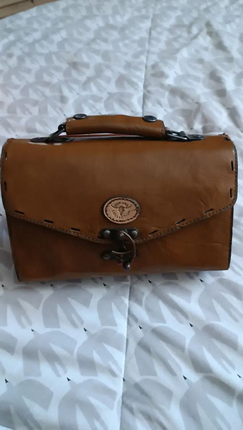 کیف دسته دار قدیمی|کلکسیون اشیاء عتیقه|مشکین‌دشت, |دیوار