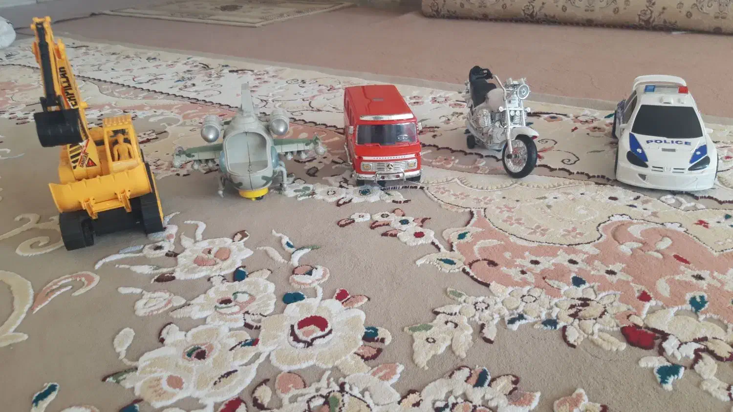 سلام اسباب بازی درحد نو ۵۰۰هزارتومان|اسباببازی بچه|ایلام, |دیوار