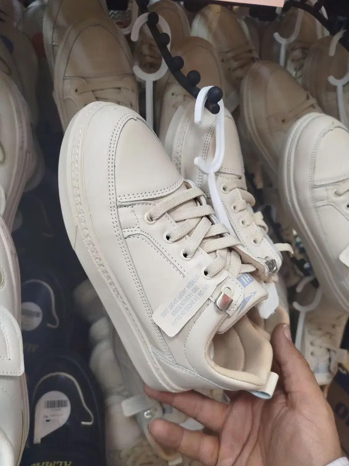 کفش بچه گانه ( اسپرت ، مدارس )|کفش و لباس بچه|صدرا-فارس, فاز ۱|دیوار