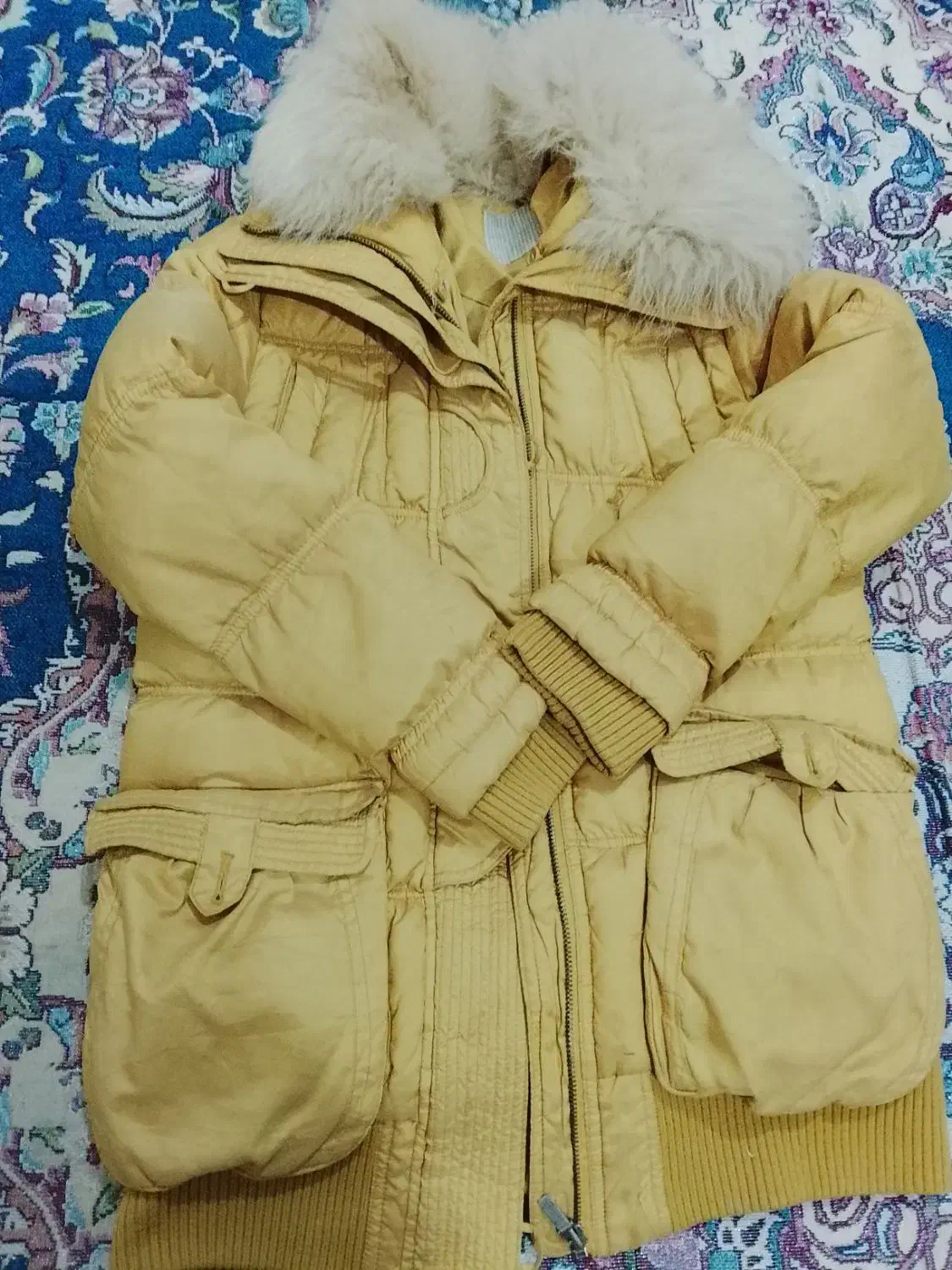 کاپشن|کفش و لباس بچه|کلاله, |دیوار