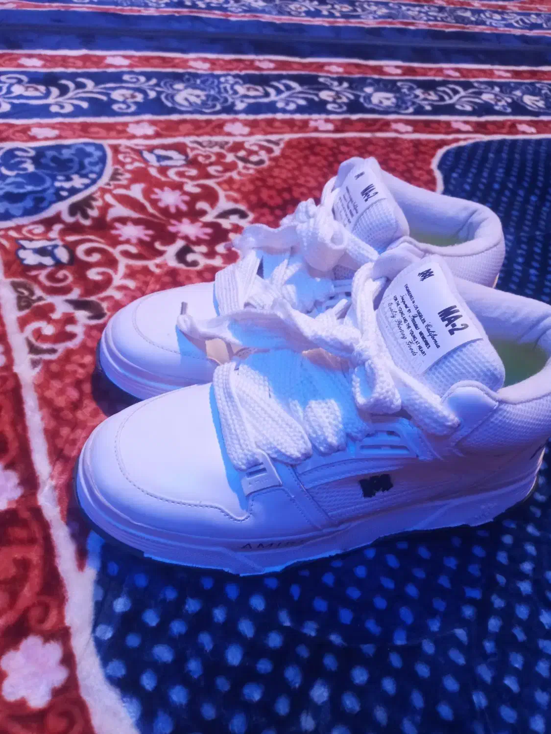 یک جفت کفش اسپرت سفیدنومارک امیری|کیف، کفش، کمربند|بردسیر, |دیوار