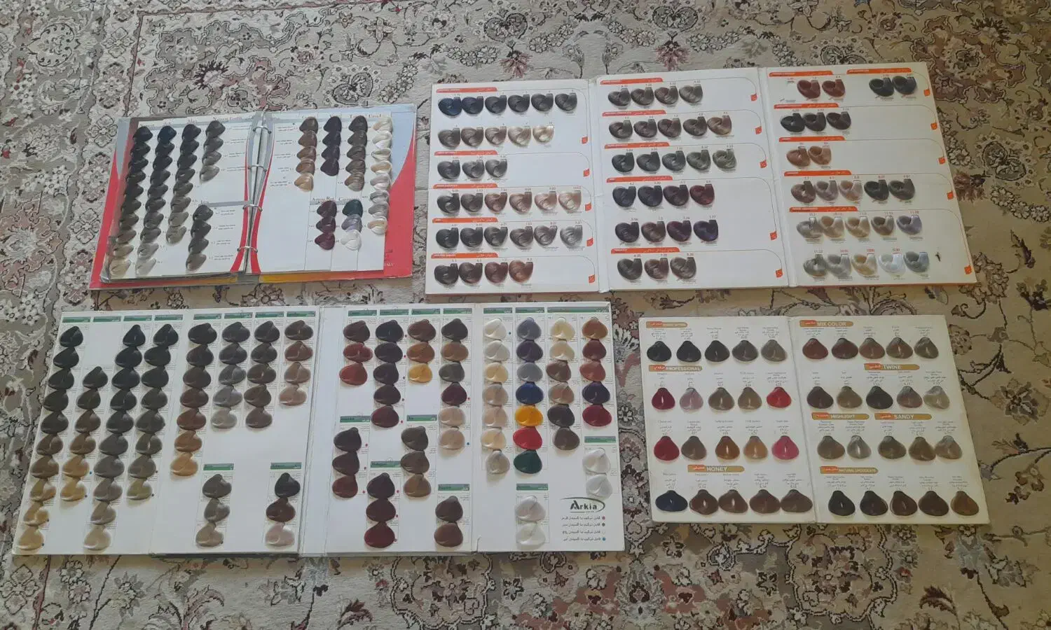 کاتالوگ رنگ 4عدد|حراج|شاهین‌شهر, فردوسی|دیوار