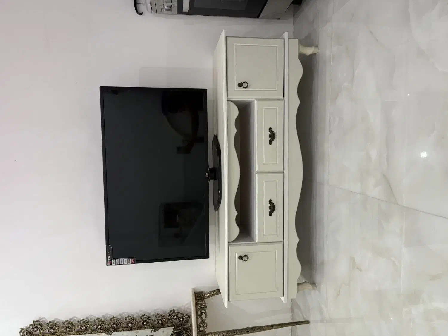 تمیز در حد نو|میز تلویزیون|ورامین, ورامین|دیوار