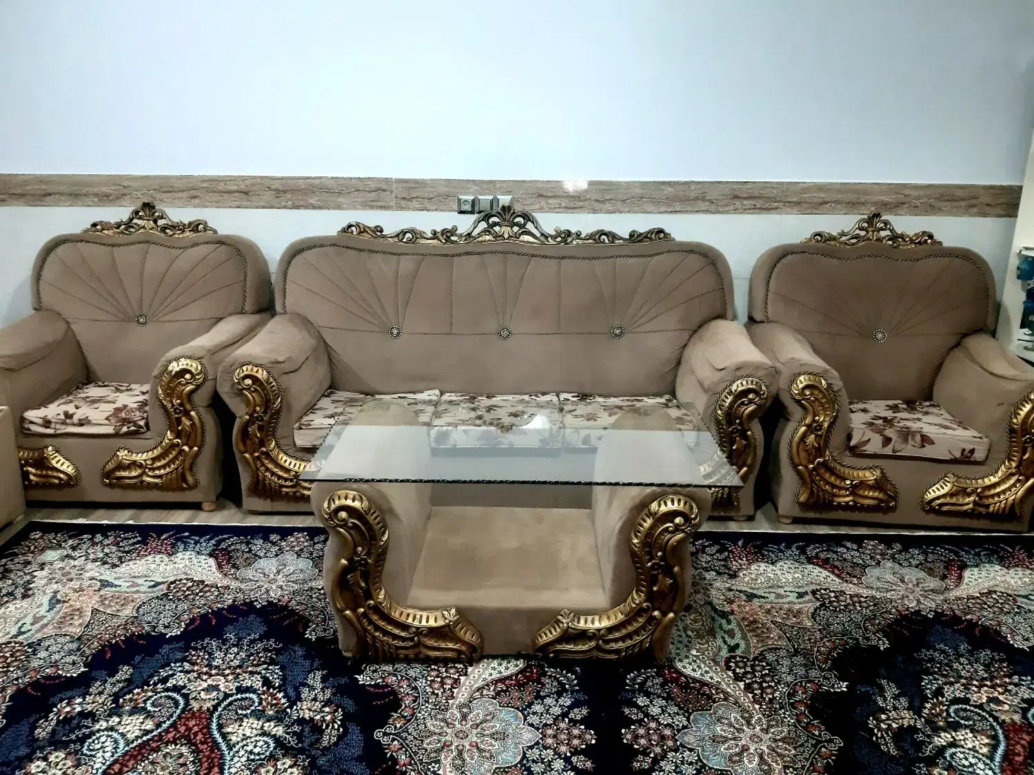 مبل راحتی ۷ نفره همراه میز عسلی|مبلمان خانگی و میز عسلی|خرمدره, |دیوار