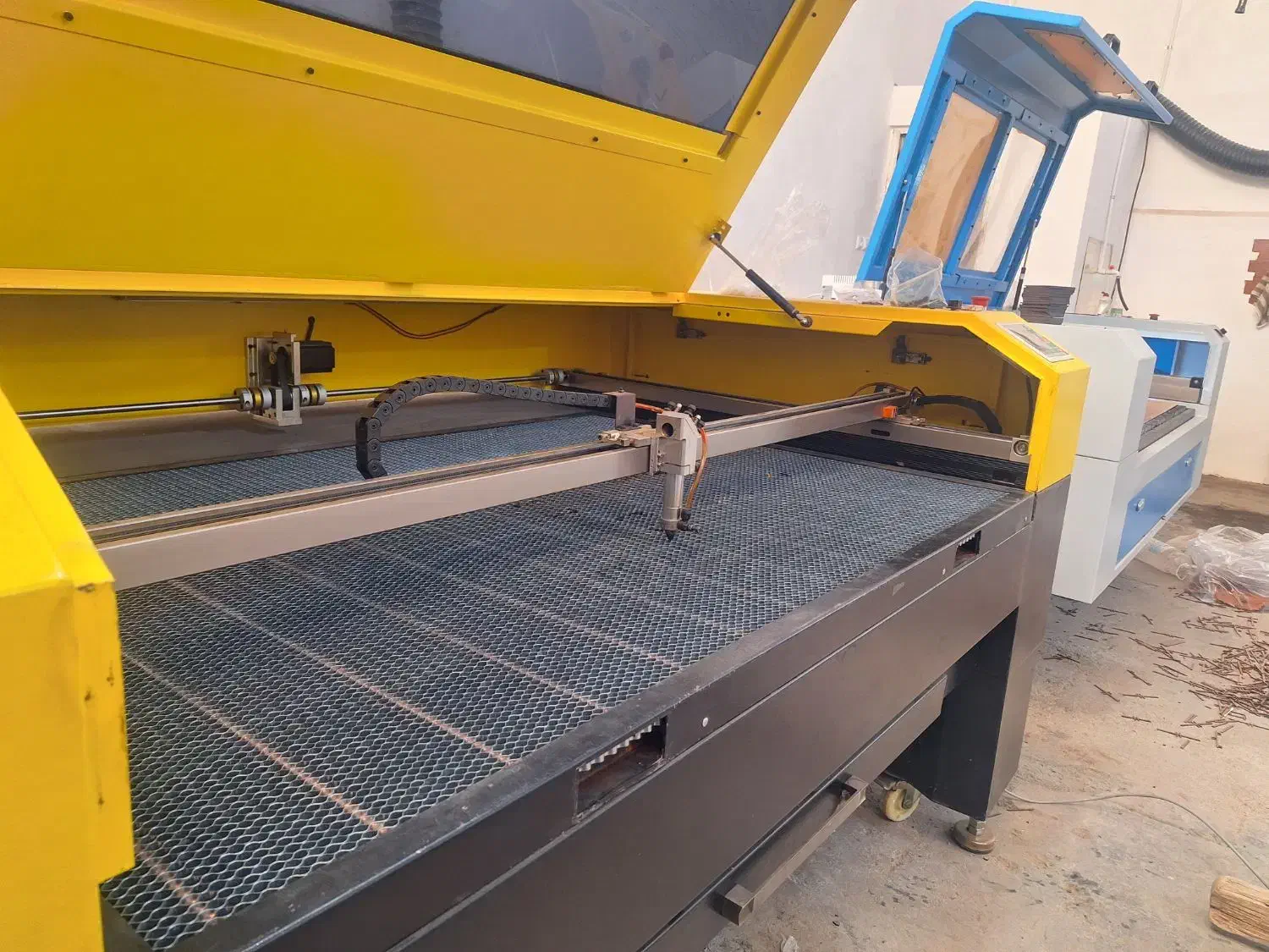 خدمات برش و حکاکی حک لیزری لیزر|خدمات پیشه و مهارت|قم, بیست متری ولیعصر|دیوار