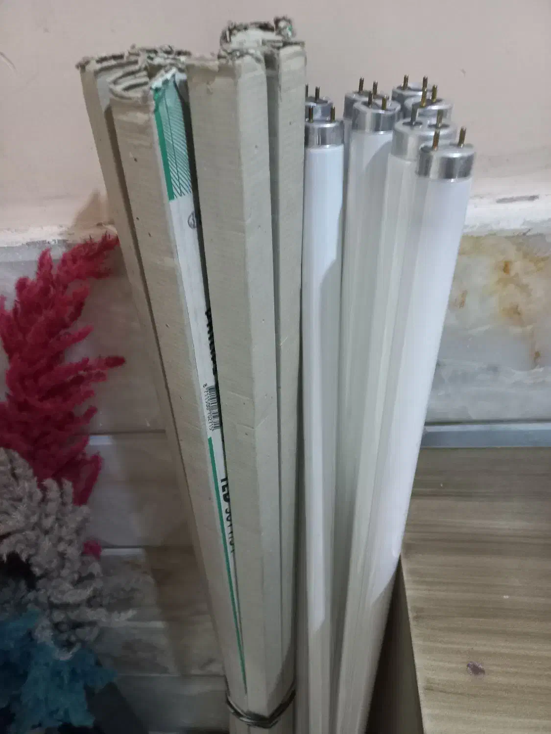 تعدادی مهتابی تعدادی قاب مهتابی شیر دیواری|لامپ و چراغ|تهران, جوادیه|دیوار