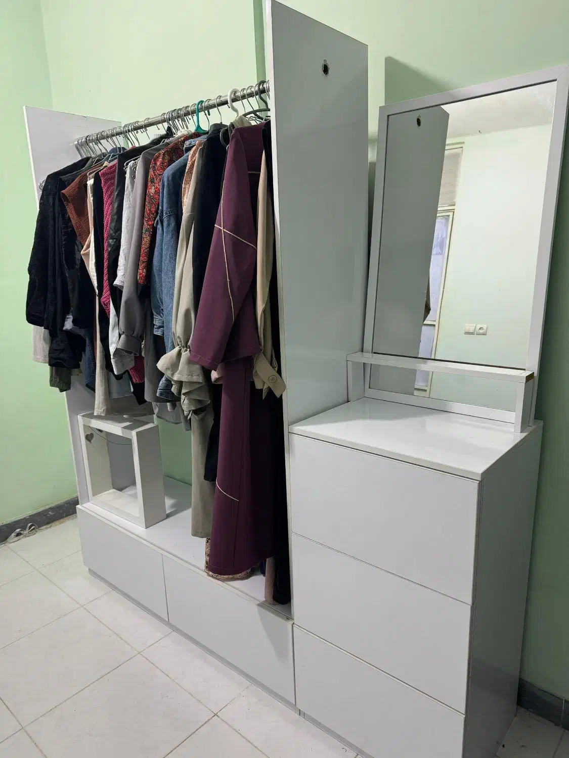 ست رگال و میز آرایشی + آویز جواهرآلات + آیینه|مبلمان خانگی و میز عسلی|بوشهر, |دیوار