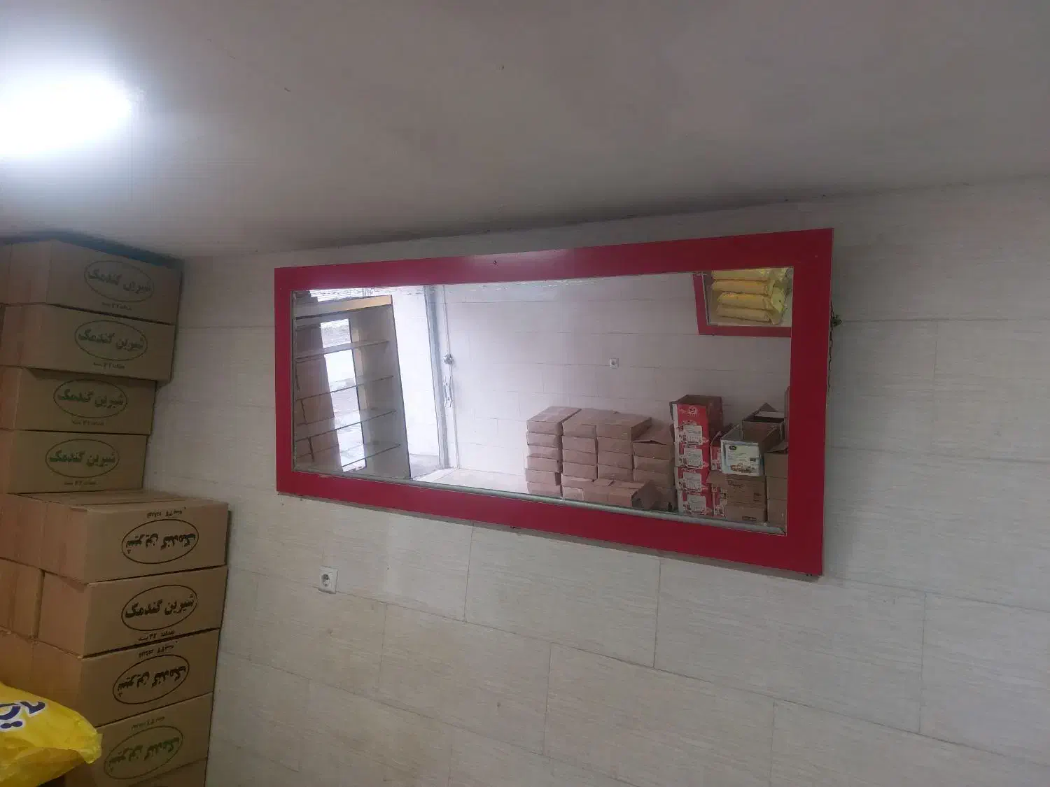 ویترین و آینه قدی|بوفه، ویترین، کنسول|رشت, کوی فکوری|دیوار