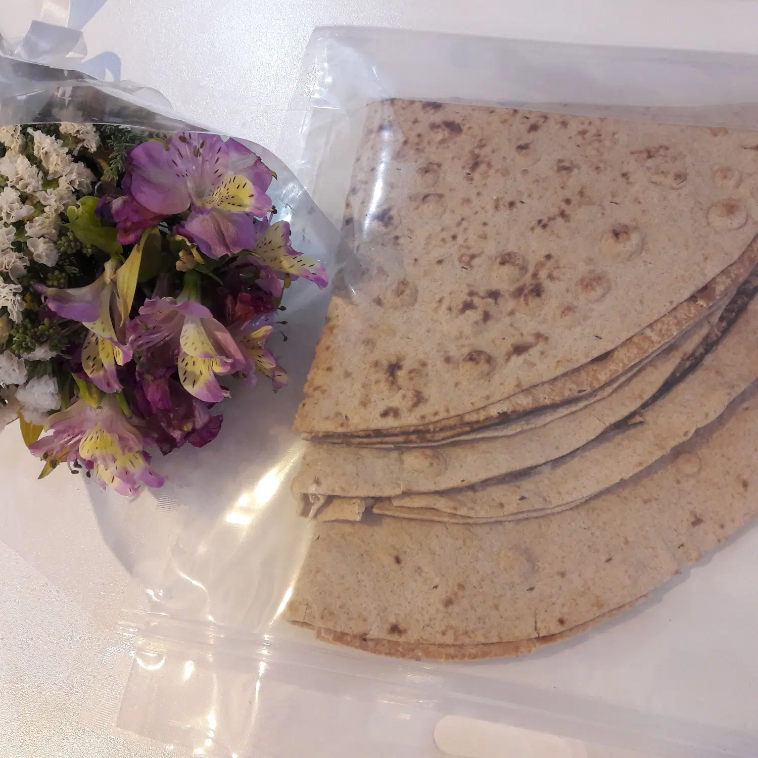 نان کامل گندم همراه با سبوس تهیه شده از گندم دیم|خوردنی و آشامیدنی|تهران, امام زاده عبدالله|دیوار