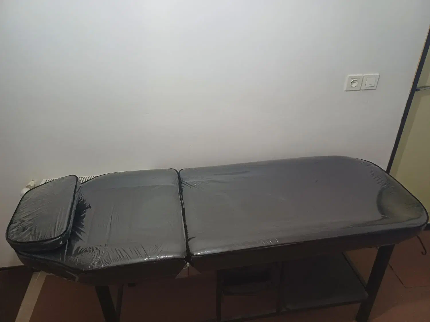 تخت ماساژ نو نو سالم تخفیف جزئی|آرایشی، بهداشتی، درمانی|کرج, حیدرآباد|دیوار