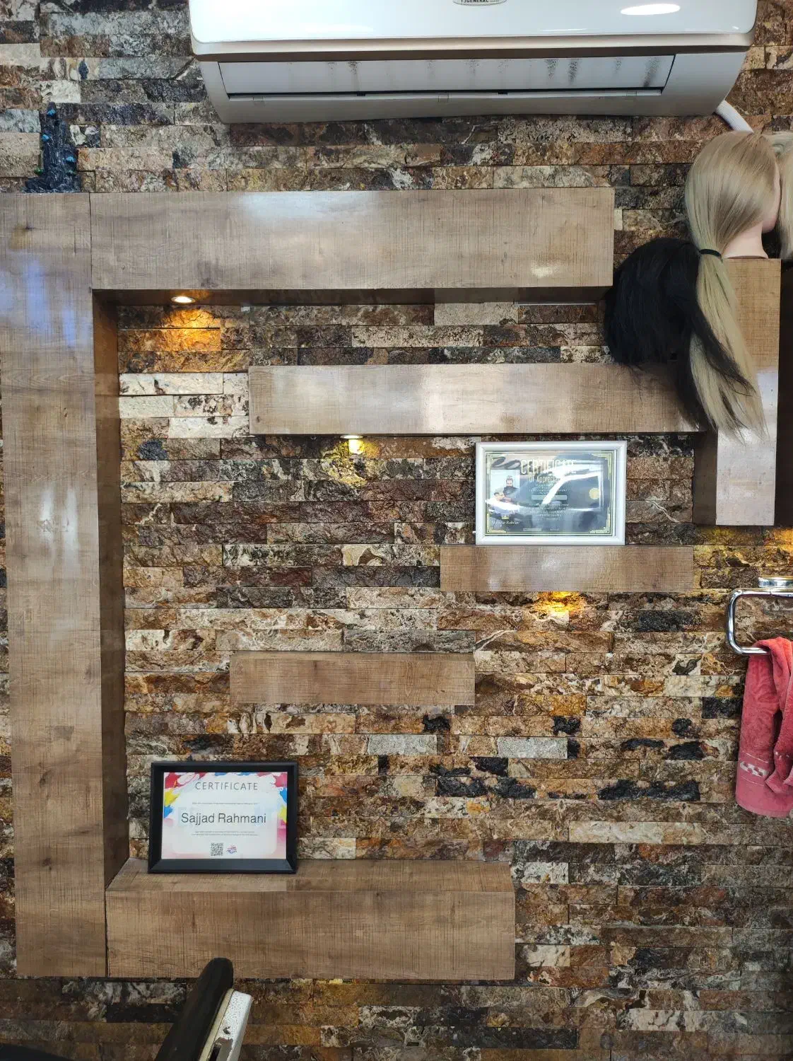 دکور آرایشگاه|آرایشگاه و سالن‌های زیبایی|سمنان, |دیوار