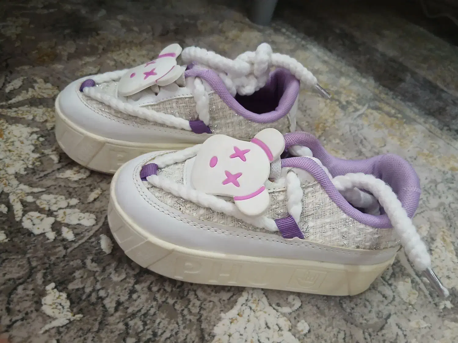 کفش|کیف، کفش، کمربند|فولادشهر, B4|دیوار