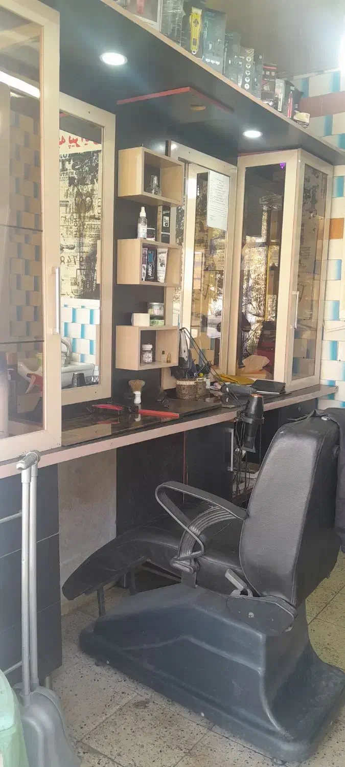 ویترین آرایشگاه|آرایشگاه و سالنهای زیبایی|میانه, |دیوار