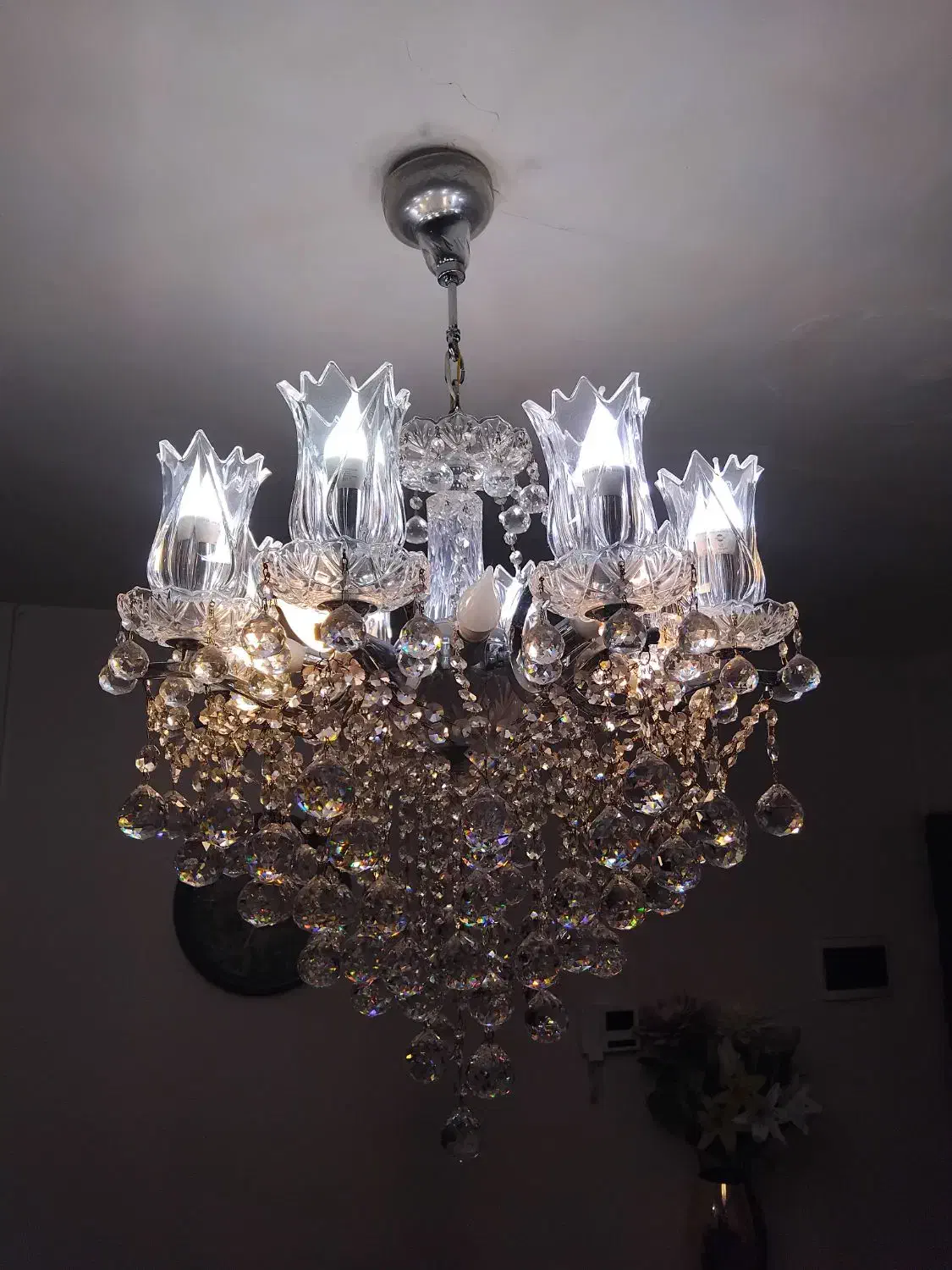 لوستر کاملا سالم هشت شاخه|لوستر و چراغ آویز|پردیس, فاز ۳|دیوار