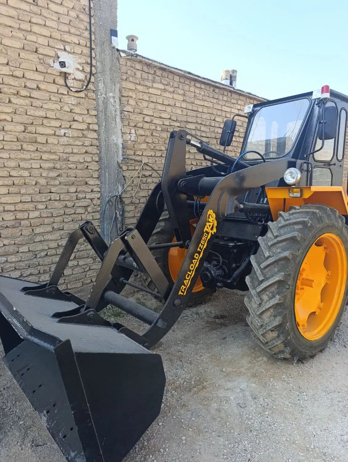 تراکتور بیل عقب|خودرو سنگین|مرودشت, نقش رستم|دیوار