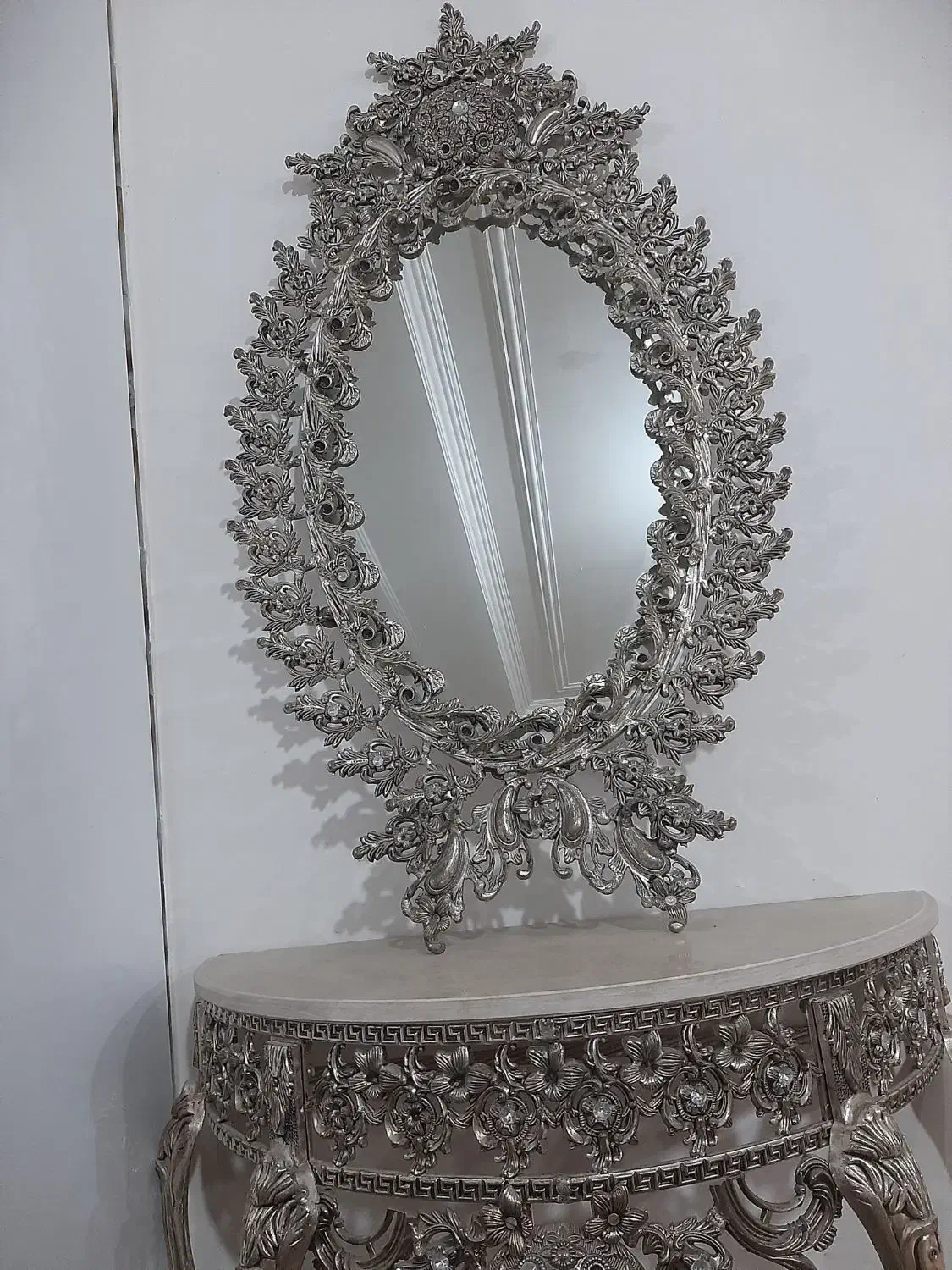 آینه ومیز ست نقره ای۳ تومان|بوفه، ویترین، کنسول|هشتگرد, مدرس|دیوار